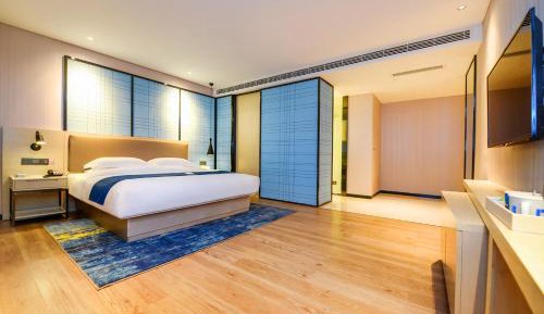 Deluxe Queen Room