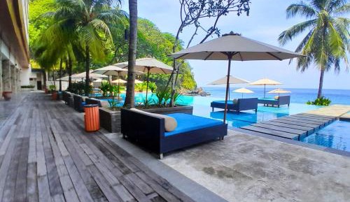 One-Bedroom Apartment with Sea View and Balcony
