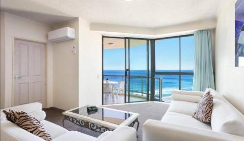 One-Bedroom Apartment with Sea View and Balcony