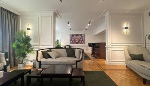 Four-Bedroom Luxury Apartment