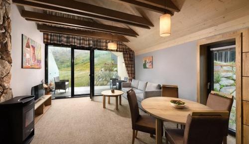 Two-Bedroom Deluxe Apartment with Balcony