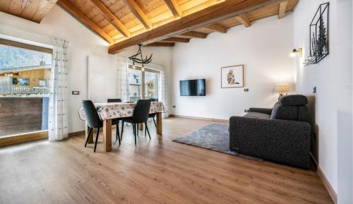 One-Bedroom Apartment with Mountain View