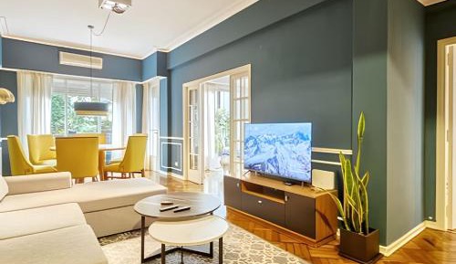 Four-Bedroom Apartment with Balcony 