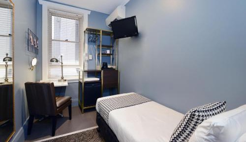 Budget Single Room with Shared Bathroom