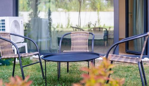 One-Bedroom Apartment with Garden