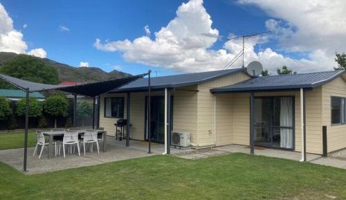 Three-Bedroom Holiday Home 