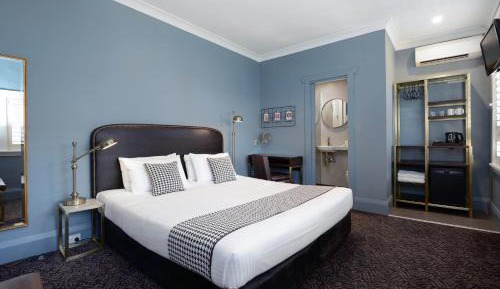 Superior King Room with Private Bathroom