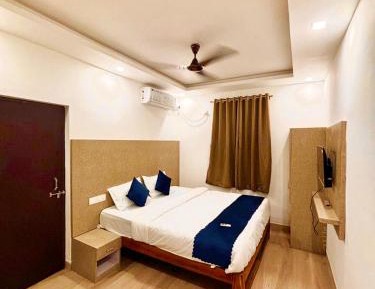 Deluxe Queen Room