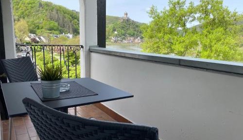 Deluxe Double Room with Balcony Mosel and Castle View