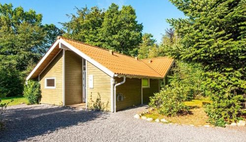 Three-Bedroom Holiday Home 