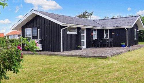 Three-Bedroom Holiday Home 