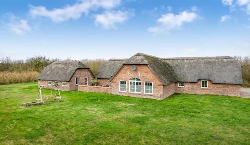 Twenty-Bedroom Holiday home