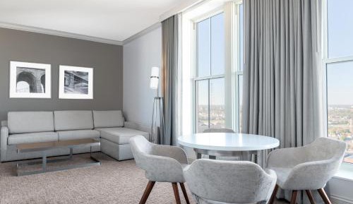 1 Bedroom Suite, 1 King, Sofa bed, City view