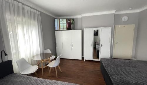 Superior One-Bedroom Apartment