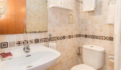 Twin Room with Shared Bathroom