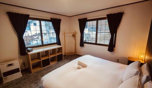 Double or Twin Room with Mountain View