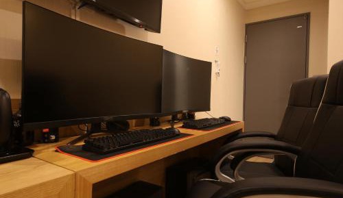Double Room with 2 Premium High Performance PC