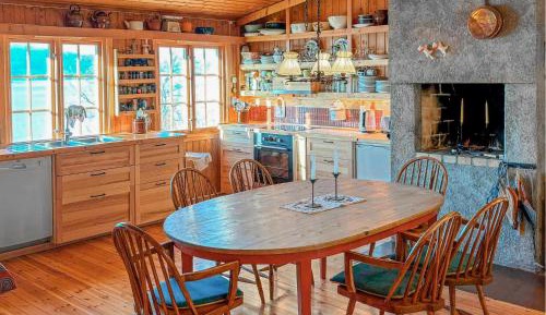 Three-Bedroom Holiday Home 
