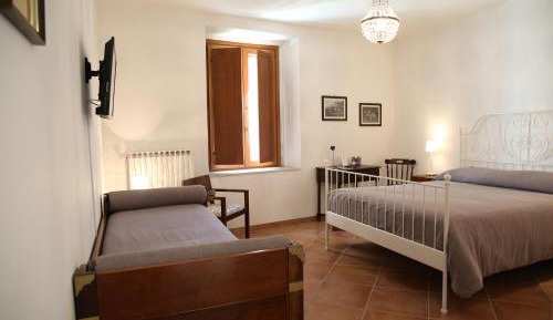 Deluxe Room (2 Adults + 1 Child)