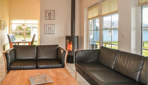Three-Bedroom Holiday Home 