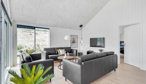Eight-Bedroom Holiday Home
