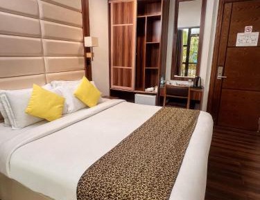 Deluxe Double Room with Balcony (10% off on Food & Beverage)