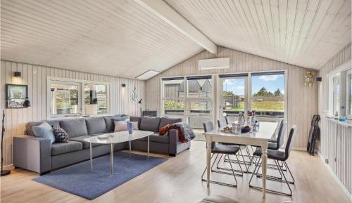 Three-Bedroom Holiday Home 