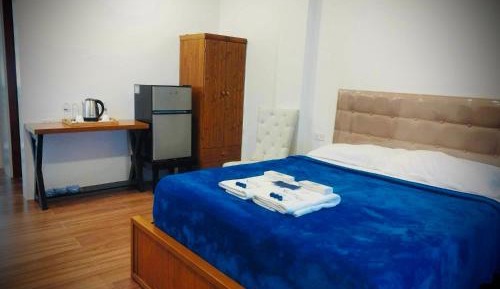 Deluxe King Suite