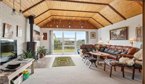 Three-Bedroom Holiday Home 
