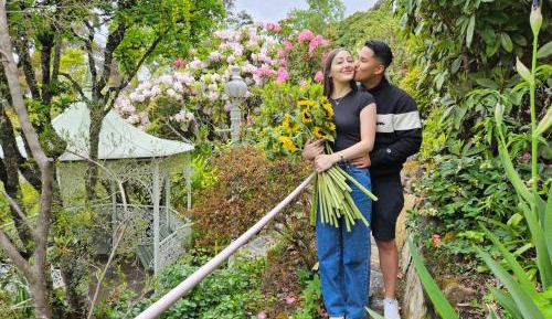 Two-Bedroom Apartment with Mountain View