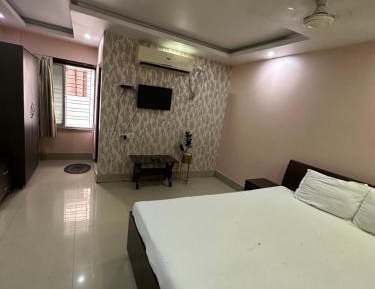 Deluxe Room (2 Adults + 1 Child)