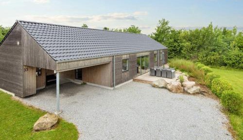Three-Bedroom Holiday Home 