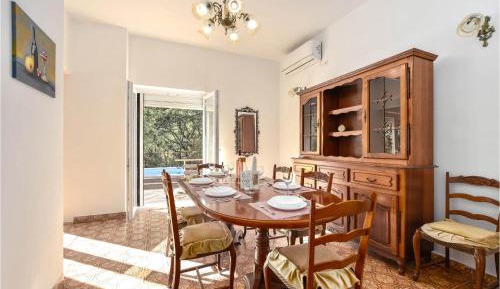 Three-Bedroom Holiday Home 