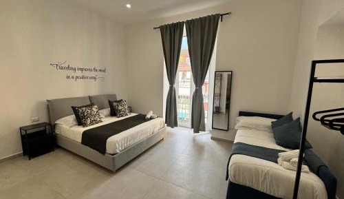 Quadruple Room with Private Bathroom