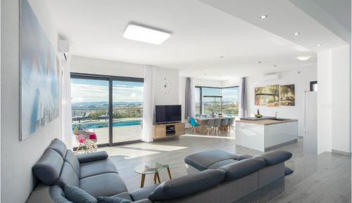 Four-Bedroom Holiday Home