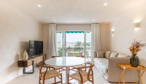 Two-Bedroom Apartment with Terrace and Sea View