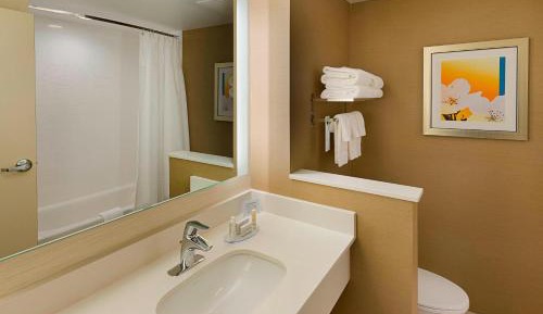 Queen Suite with Sofa Bed and Adapted Tub - Mobility and Hearing Accessible