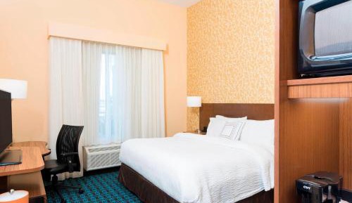King Room with Adapted Tub - Mobility Accessible