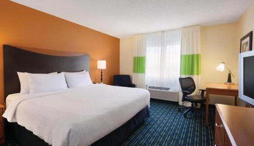 King Room with Roll-in Shower - Mobility and Hearing Accessible