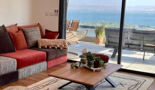 One-Bedroom Apartment with Sea View and Balcony