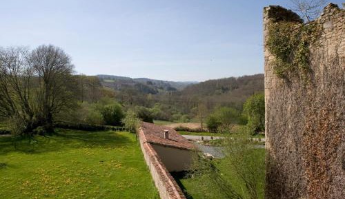 Family Suite (2 Adults + 2 Children)