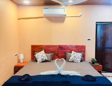 Deluxe Double Room (2 Adults + 1 Child)