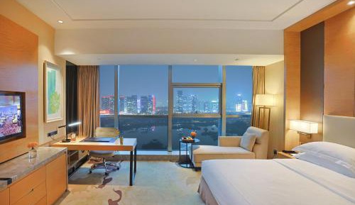 1 King Bed Standard Lake View-Laundry or ironing*1 & Welcome fruit & Buffet Coffee