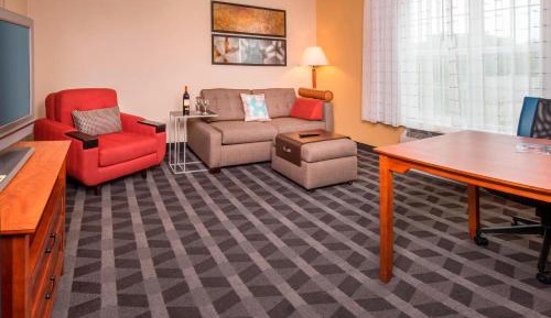 One-Bedroom Queen Suite