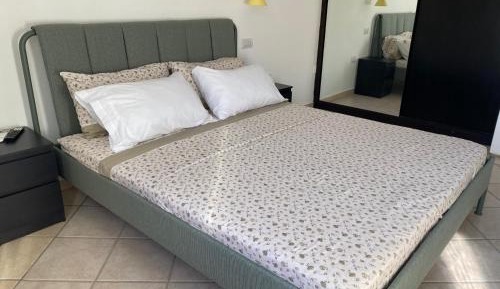 Apartment with Mountain View