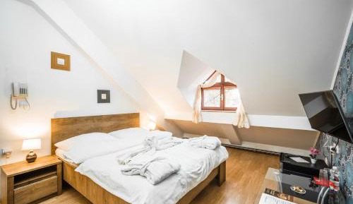 Deluxe King Suite