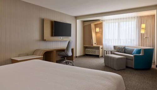 Larger Guest room, 1 King, Sofa bed