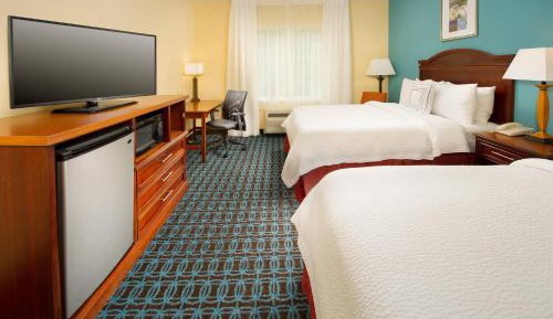 Queen Room with Two Queen Beds - Hearing Accessible