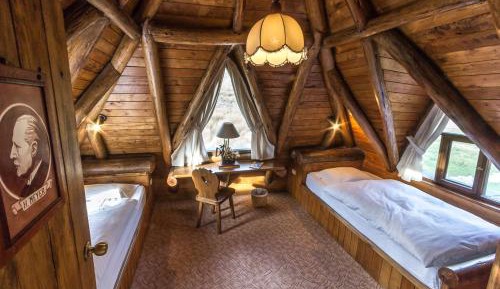 Twin Room with Shared Bathroom