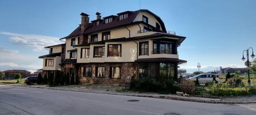 Two-Bedroom Apartment with Mountain View